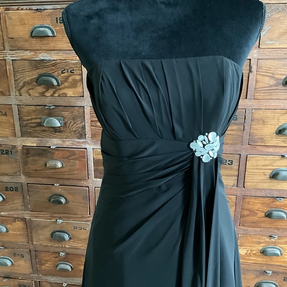 Floor length off the shoulder black Evening gown - Picture 3 of 5